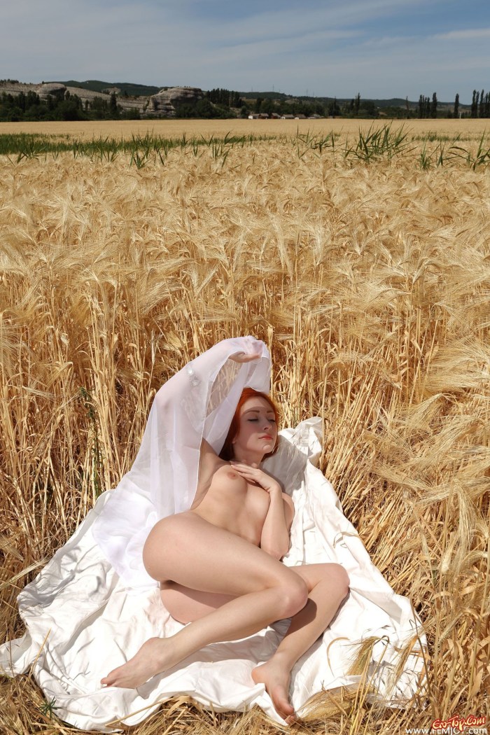 Erotic women in the field