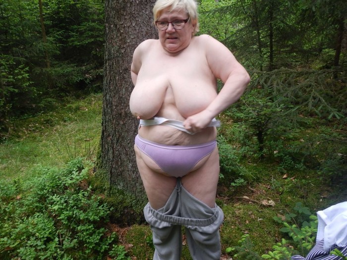 Naked women associated in the forest