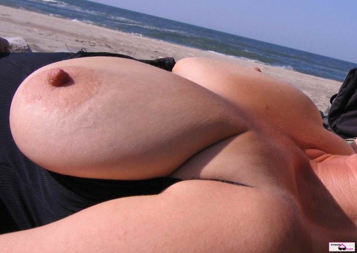 Nudist with sagging breasts