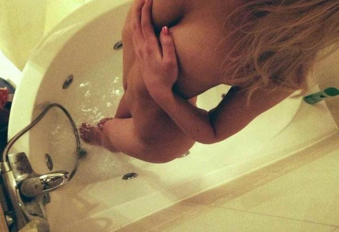 Naked pussy in the bathroom homemade