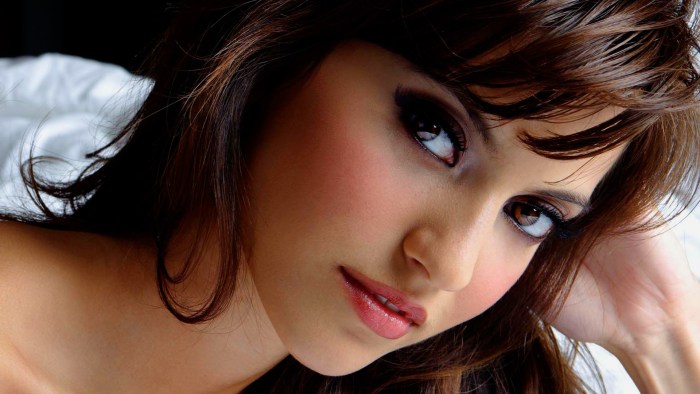 Pornstar brunette with short haircut