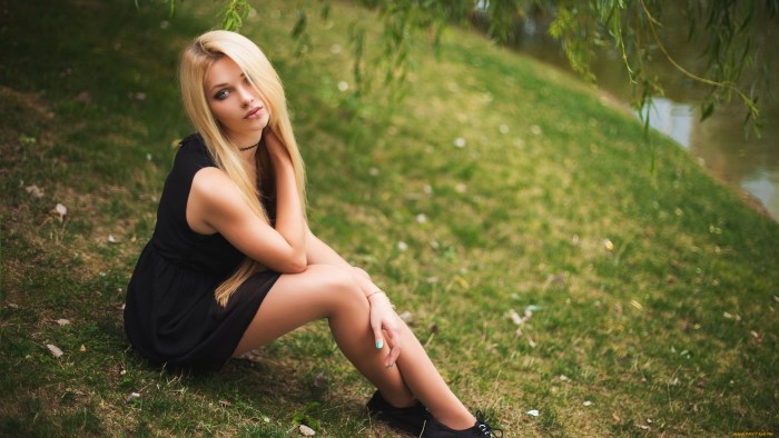 Blonde in the car in winter