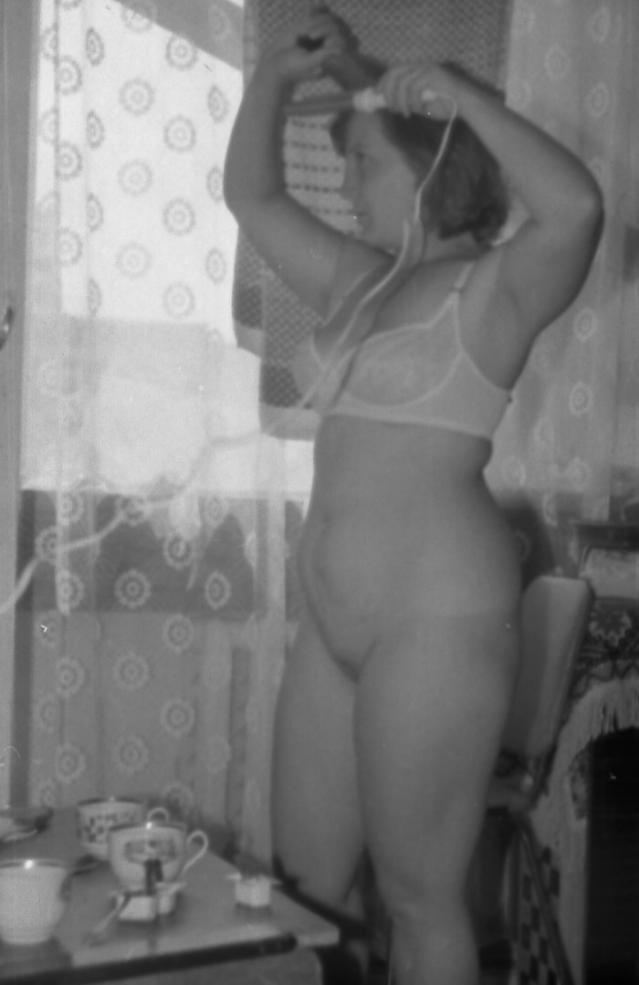 Girl naked in the apartment