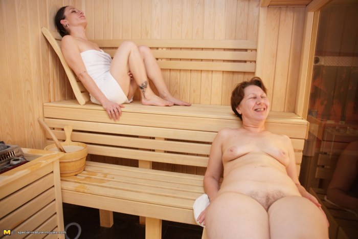 Naked mature women in the bathhouse