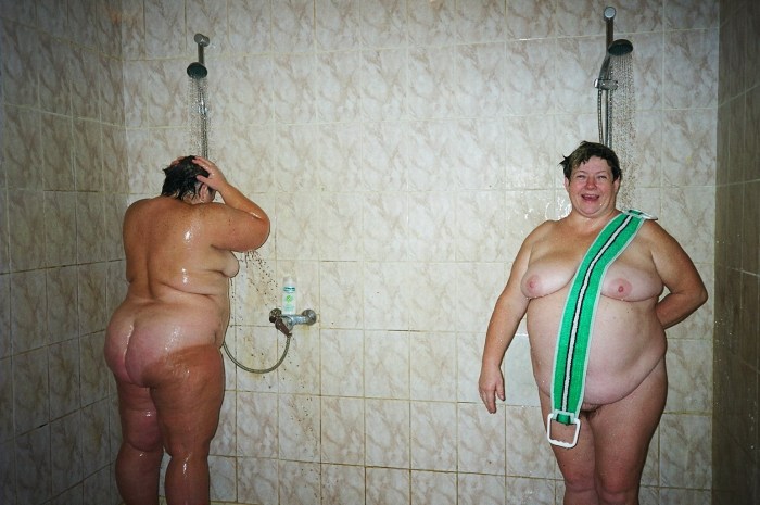 Fat women wash in the shower