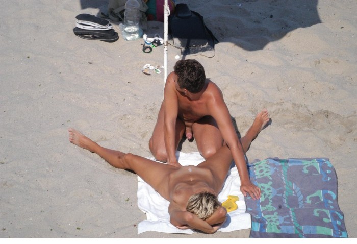Women without panties on the beach