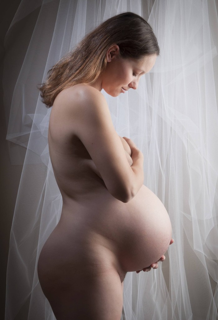 Naked pregnant girl