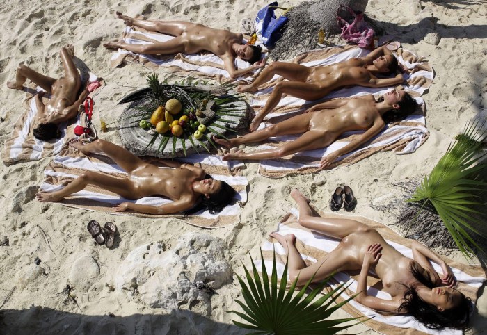 Erotic moments on the beach