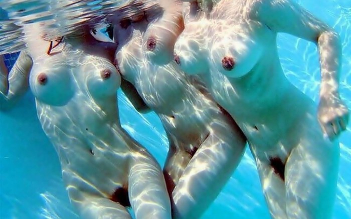 Fuck in the pool under water