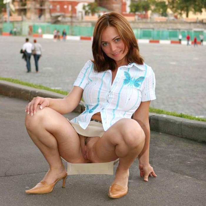 A beautiful girl poses without panties