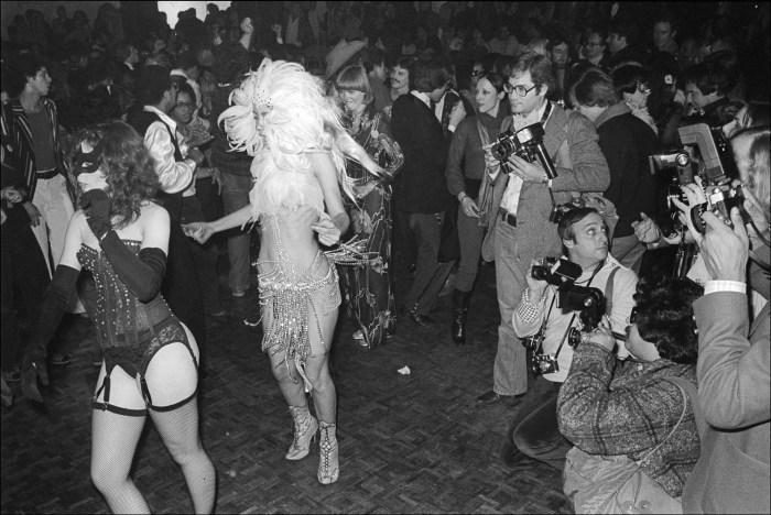 A lot of naked women retro
