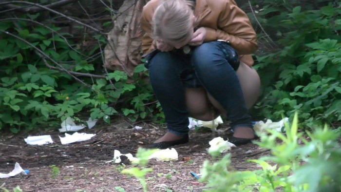Girls Pissing in the park