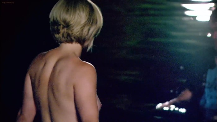 Sarah Minnik Naked shot into the void