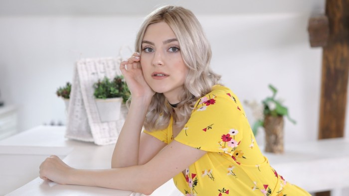 Eva Elfie model