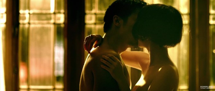 Bed scenes in films