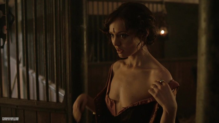 Laura Haddok demons da Vinci naked