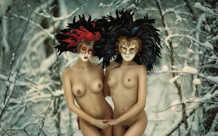 Naked chick in a gas mask