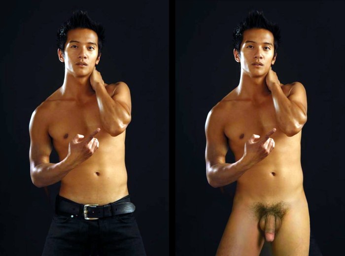 Naked singer without panties