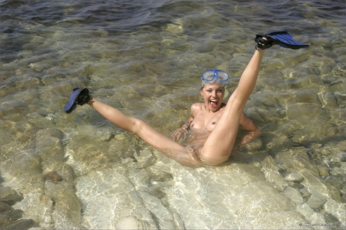 Aqualang on the naked body