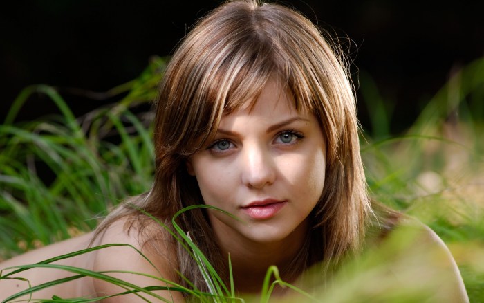 Rachel +18