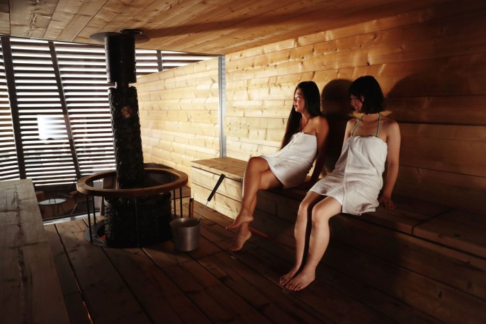 Boose photo shoots in the sauna