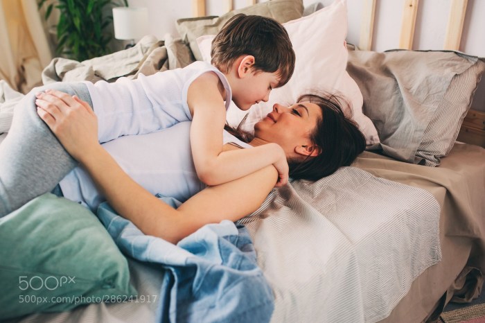 Close in bed children