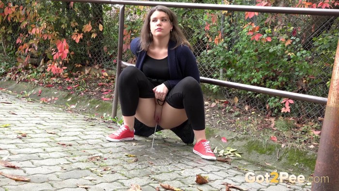 Several girls are pissing