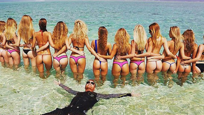 Naked Dubai women