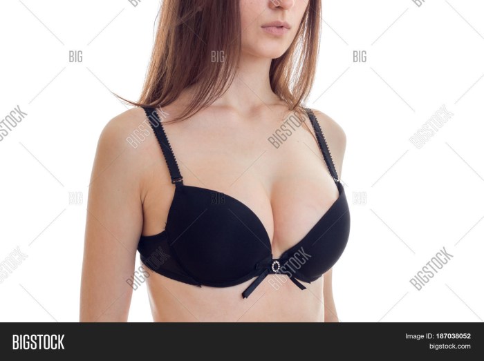 3 size of female sternum in 14 bikini