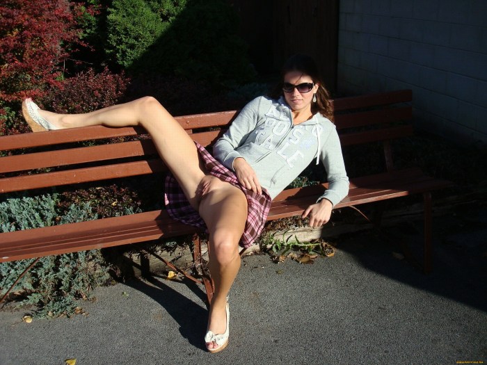 Verona Van de Ler without panties