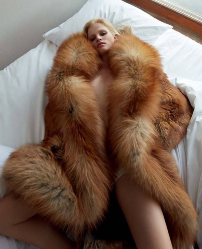 Anna Dyukova in boots