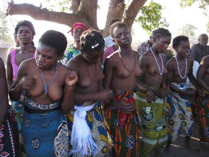 Tribes living without clothes