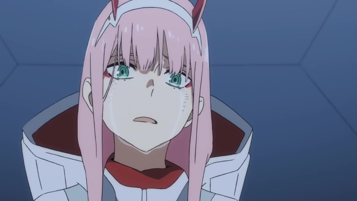 02 and Hiro kiss
