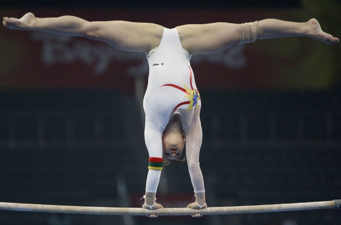 Anna Korobeinikova Acrobatika