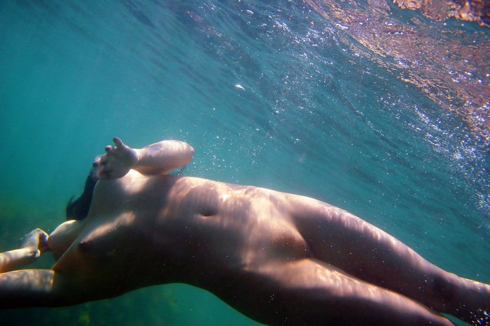 Fuck underwater in scuba dummy