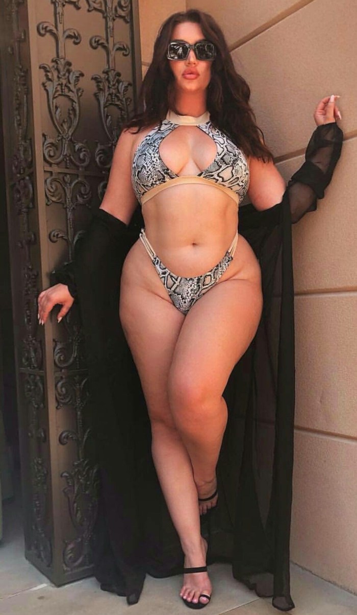 Juicy mothers in swimsuits