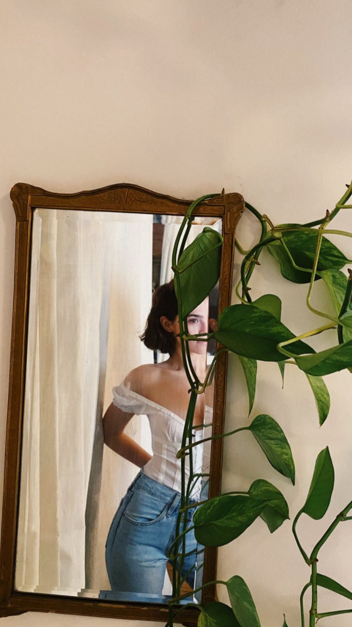 Zoe Deutsch in linen