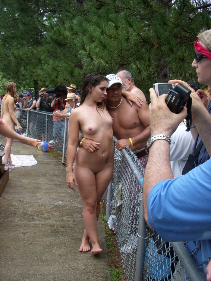 Naked women in the public soul