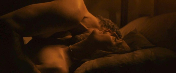 Amanda Seyfrid lesbian scene