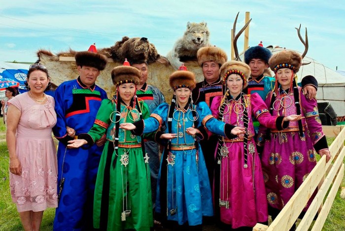 National costume of the Buryats drawing