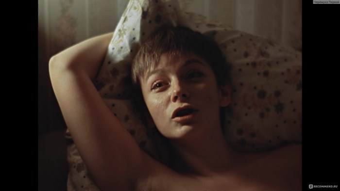 Naked Elena Safonova in the film Winter Cherry