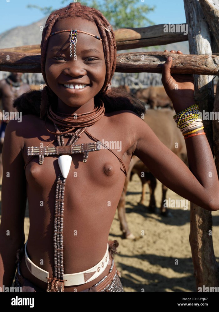 Girls Zulusi topless
