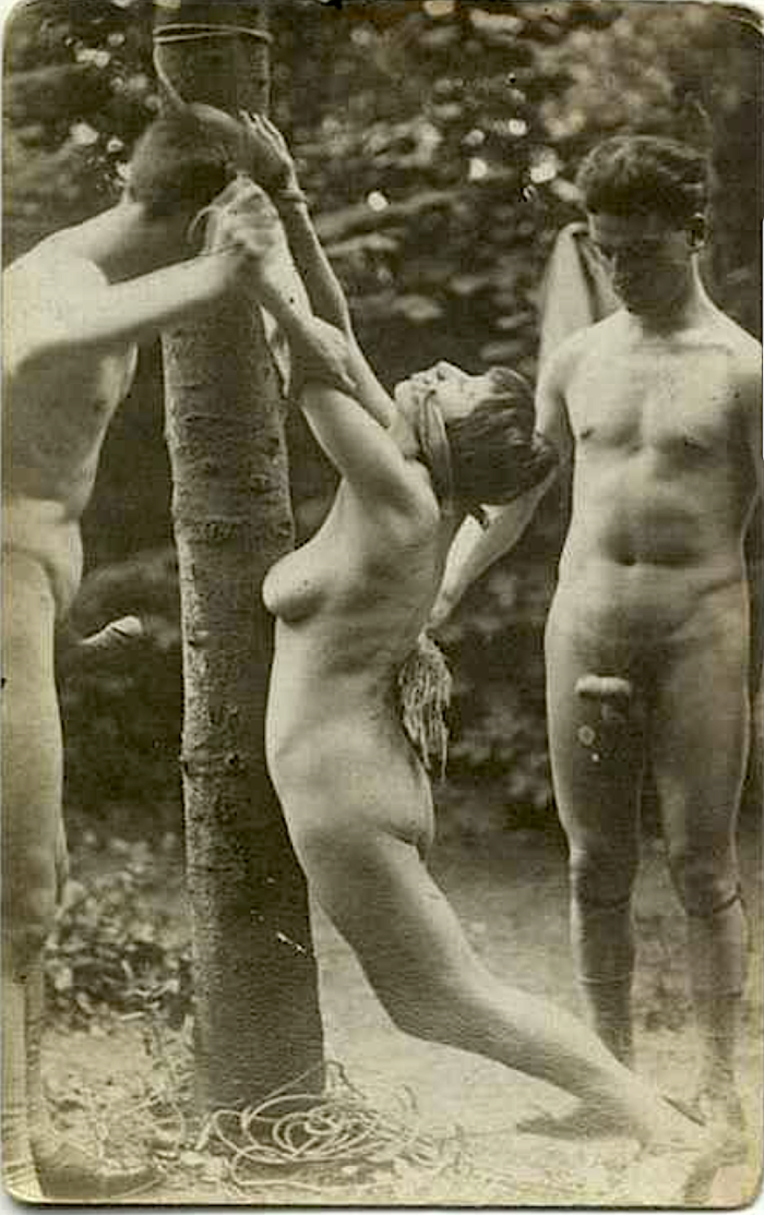 Naked women in front of the Germans