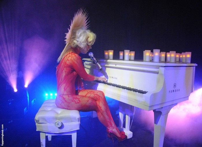 Lady Gaga Naked Tits