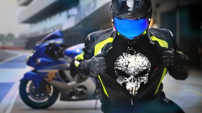 Motorcycle helmet with face