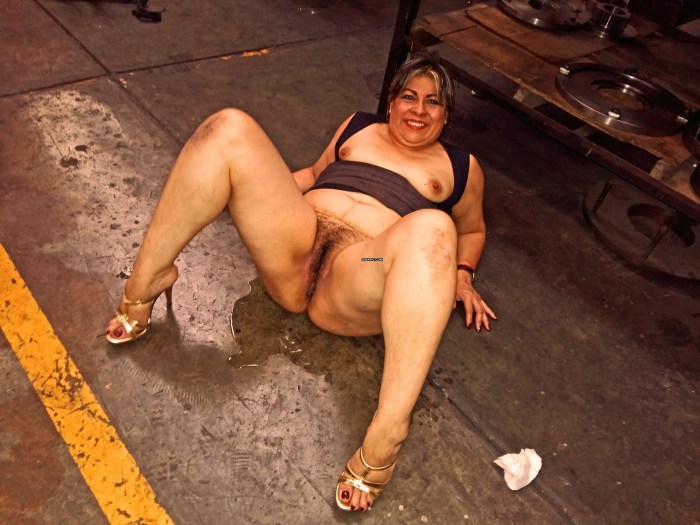 The girl sucked on the street