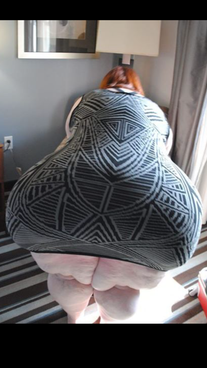 Huge pot -bellied naked