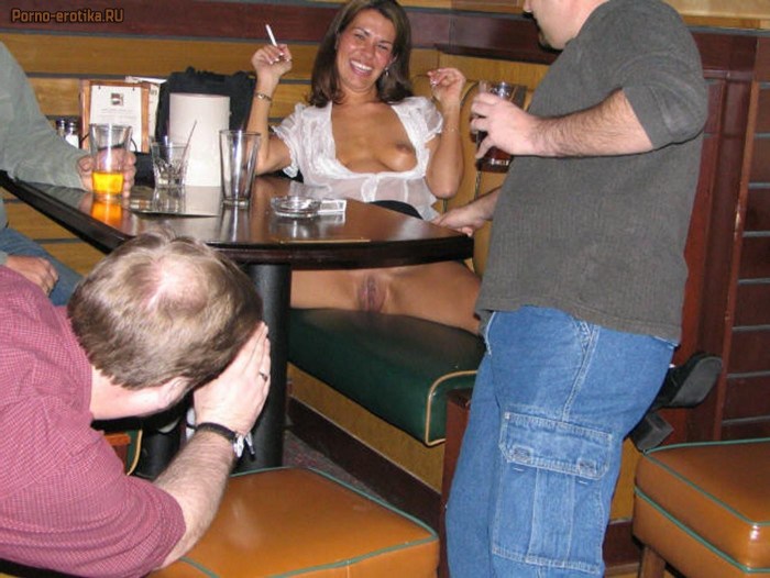 Cunnilingus waitress