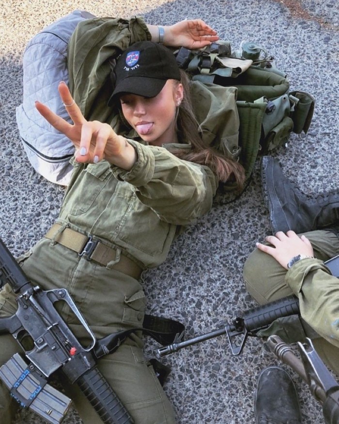 Aesthetics of military girls