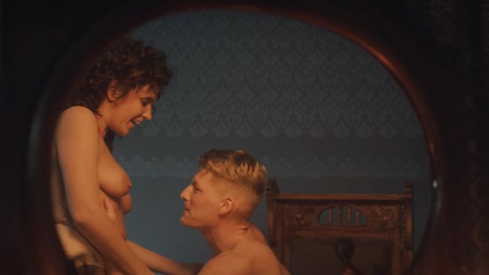 Agnia Ditkovskite is naked